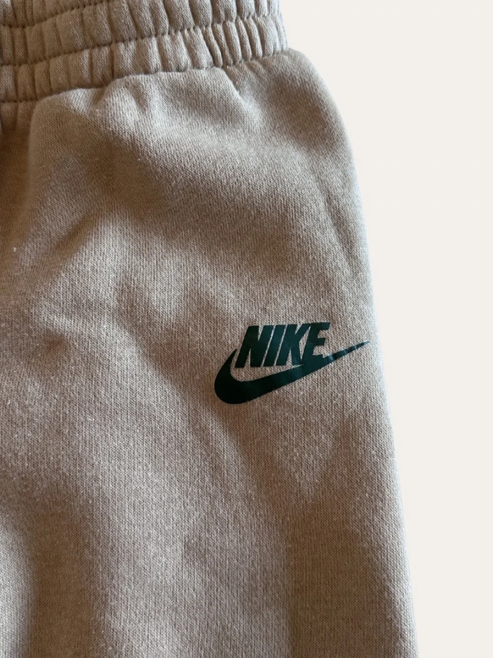 Nike Beige Toddler Hoodie & Jogger Set with Green Logo - Picture 3 of 7